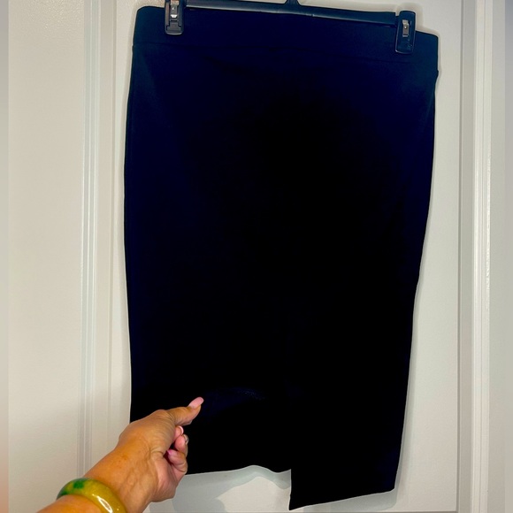 NWOT Torrid Pencil Skirt. 6” Back Slit. 26” Length. Torrid Size 0=12 - Picture 3 of 5